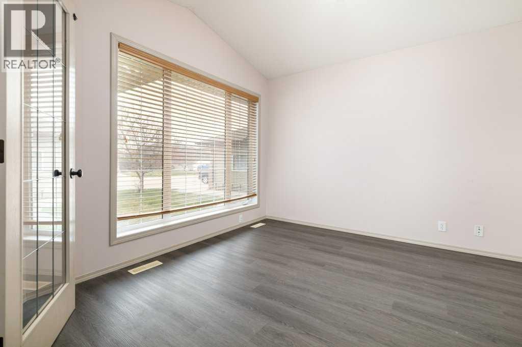 15 Kirton Close, Red Deer, Alberta  T4P 4E9 - Photo 4 - A2310917