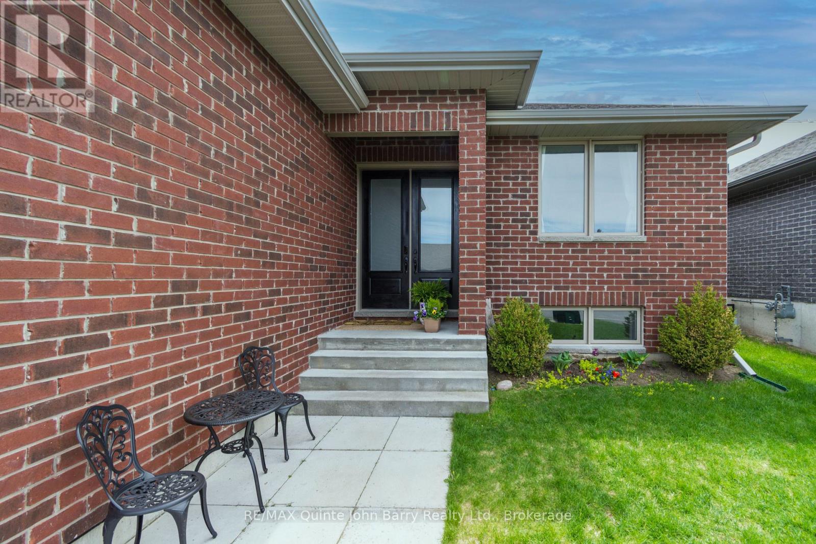 8 Liberty Crescent, Quinte West, Ontario  K8V 0G2 - Photo 2 - X13170562