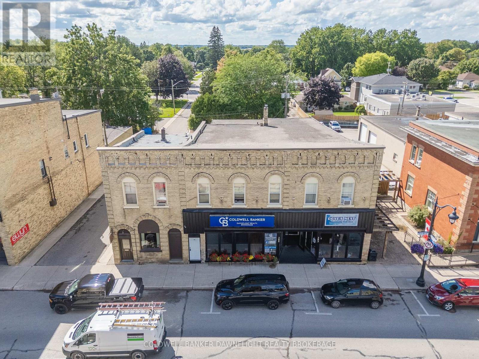 4 - 383 MAIN STREET S