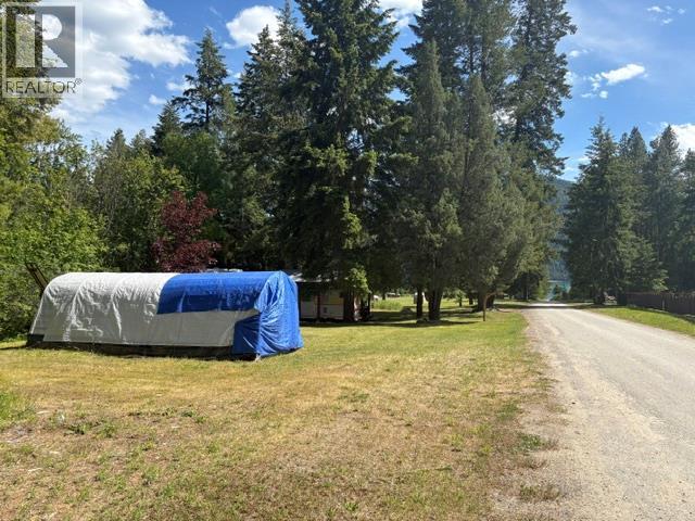 7520 Broadwater Road, Castlegar, British Columbia V1N 4V8 - Photo 15 - 10388718