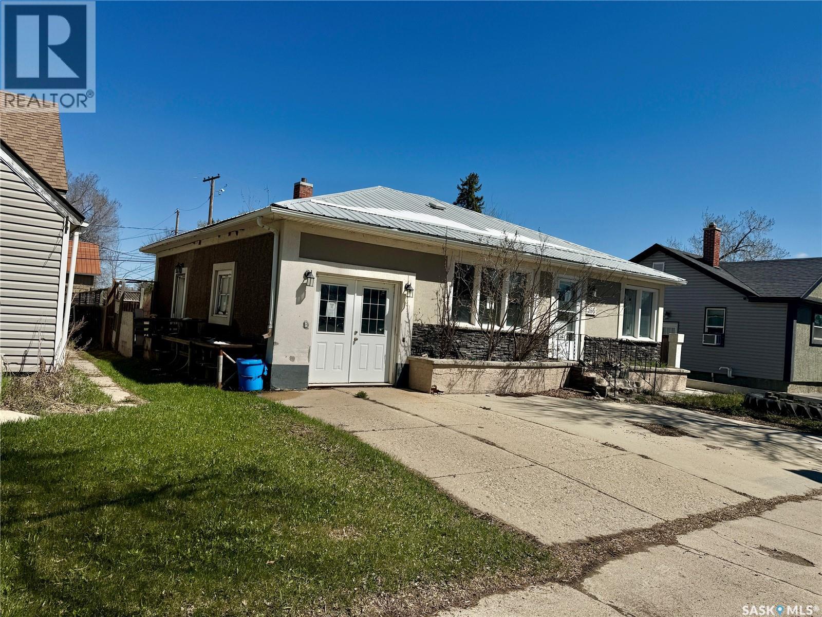 255 Broadway Street W, Yorkton, Saskatchewan  S3N 0N4 - Photo 2 - SK036860