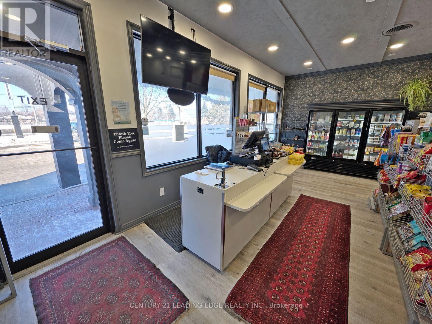 591 The Queensway South, Georgina, Ontario  L4P 2G3 - Photo 6 - N12852036