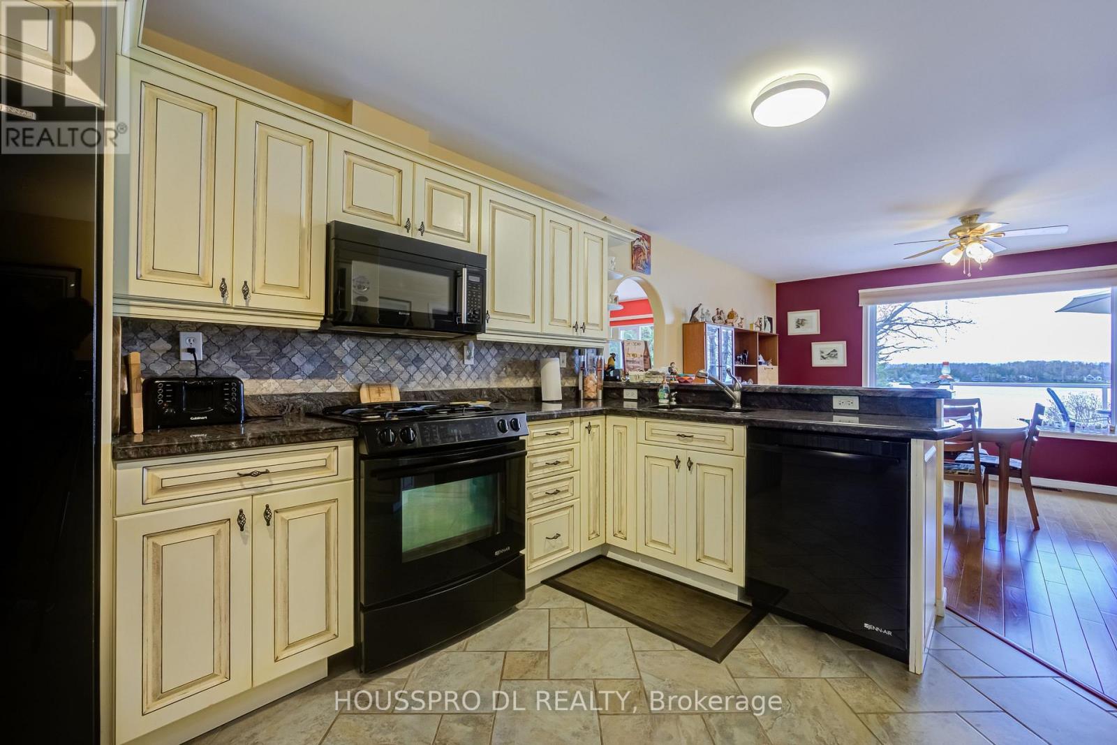 2683 Lakeshore Road E, Oro-Medonte, Ontario  L0L 1T0 - Photo 10 - S13137936