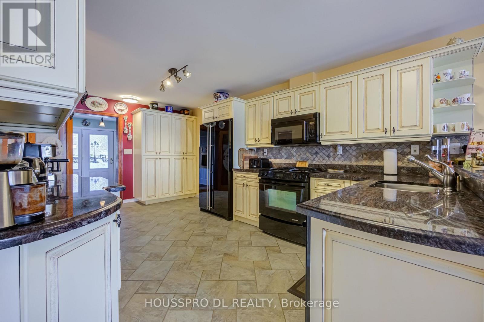 2683 Lakeshore Road E, Oro-Medonte, Ontario  L0L 1T0 - Photo 12 - S13137936