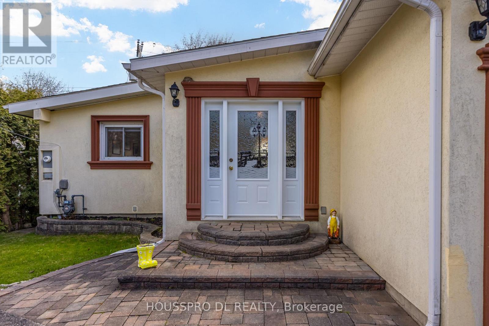 2683 Lakeshore Road E, Oro-Medonte, Ontario  L0L 1T0 - Photo 3 - S13137936