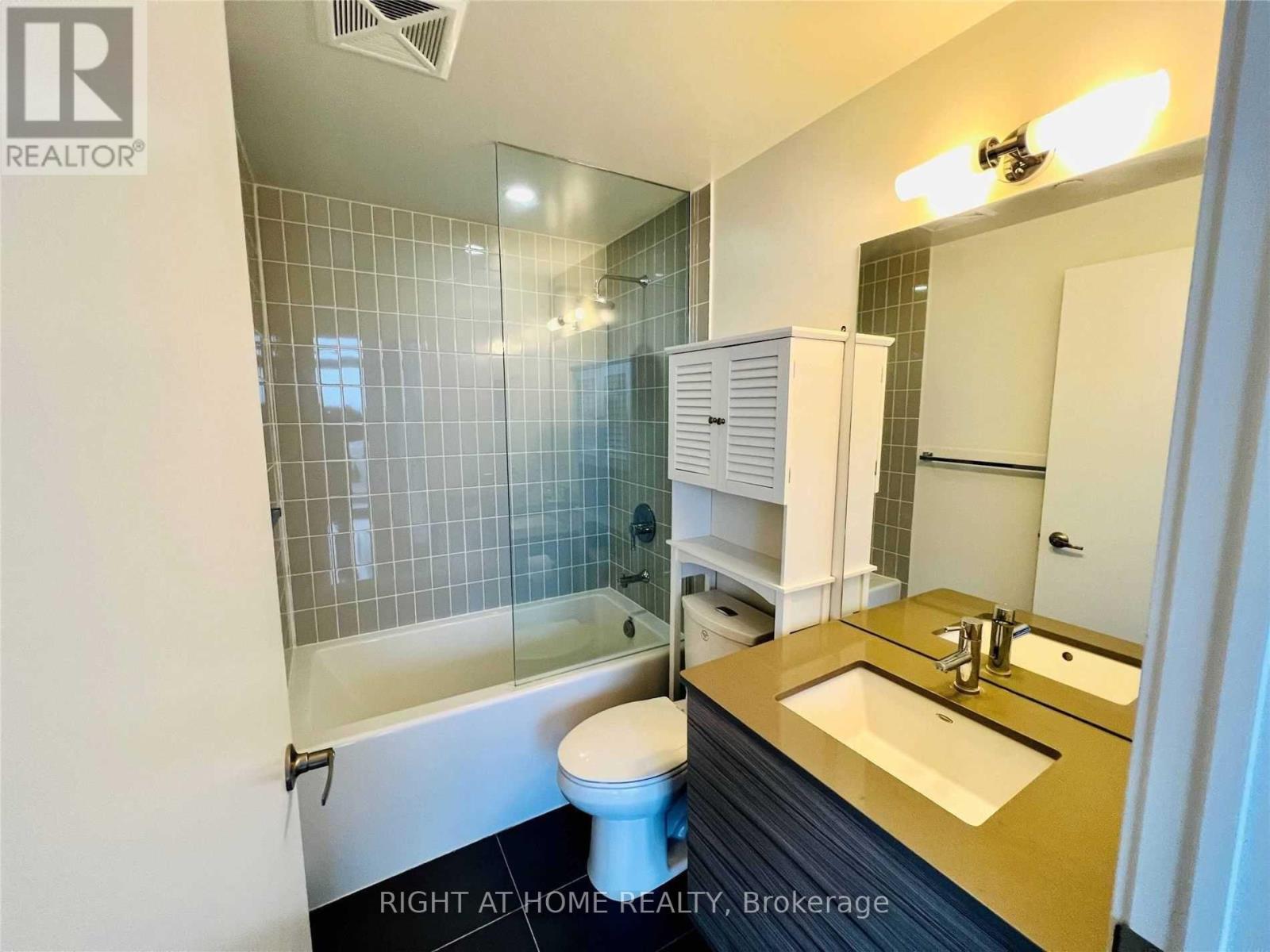 2203 - 210 Simcoe Street, Toronto, Ontario  M5T 0A9 - Photo 11 - C13170528