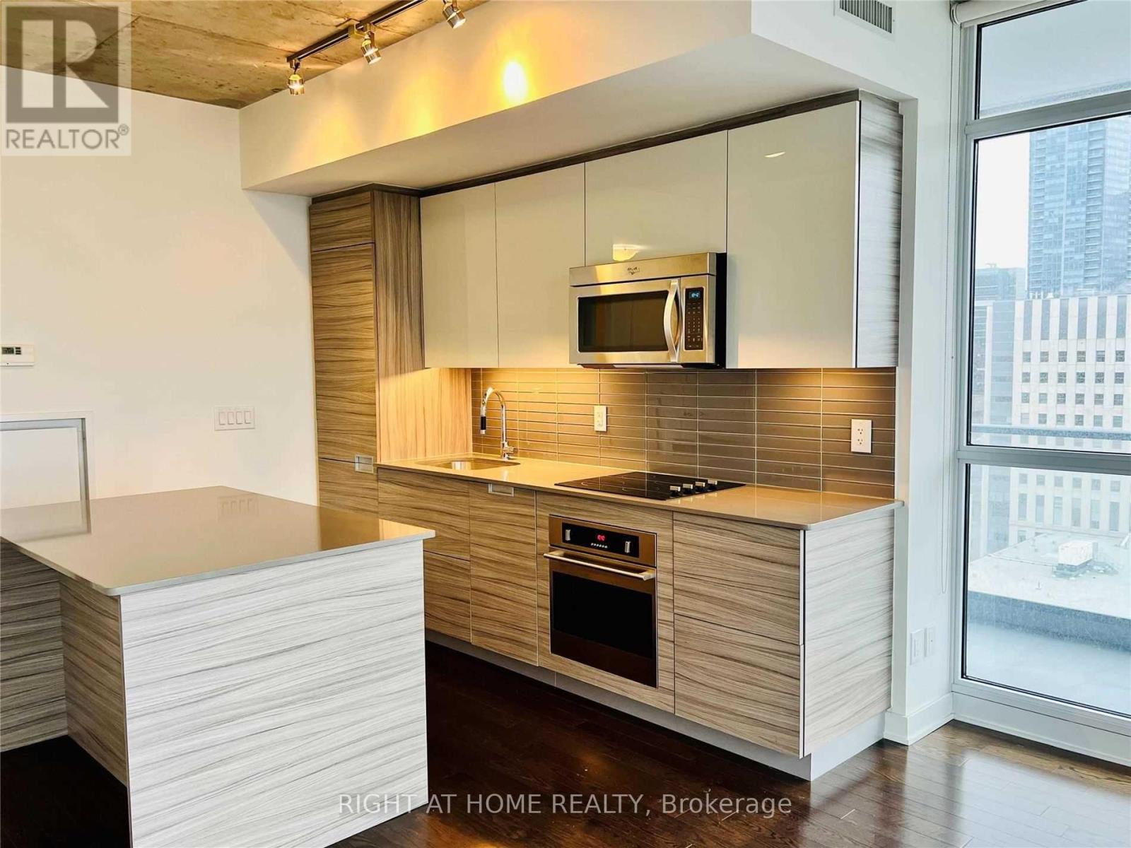 2203 - 210 Simcoe Street, Toronto, Ontario  M5T 0A9 - Photo 2 - C13170528
