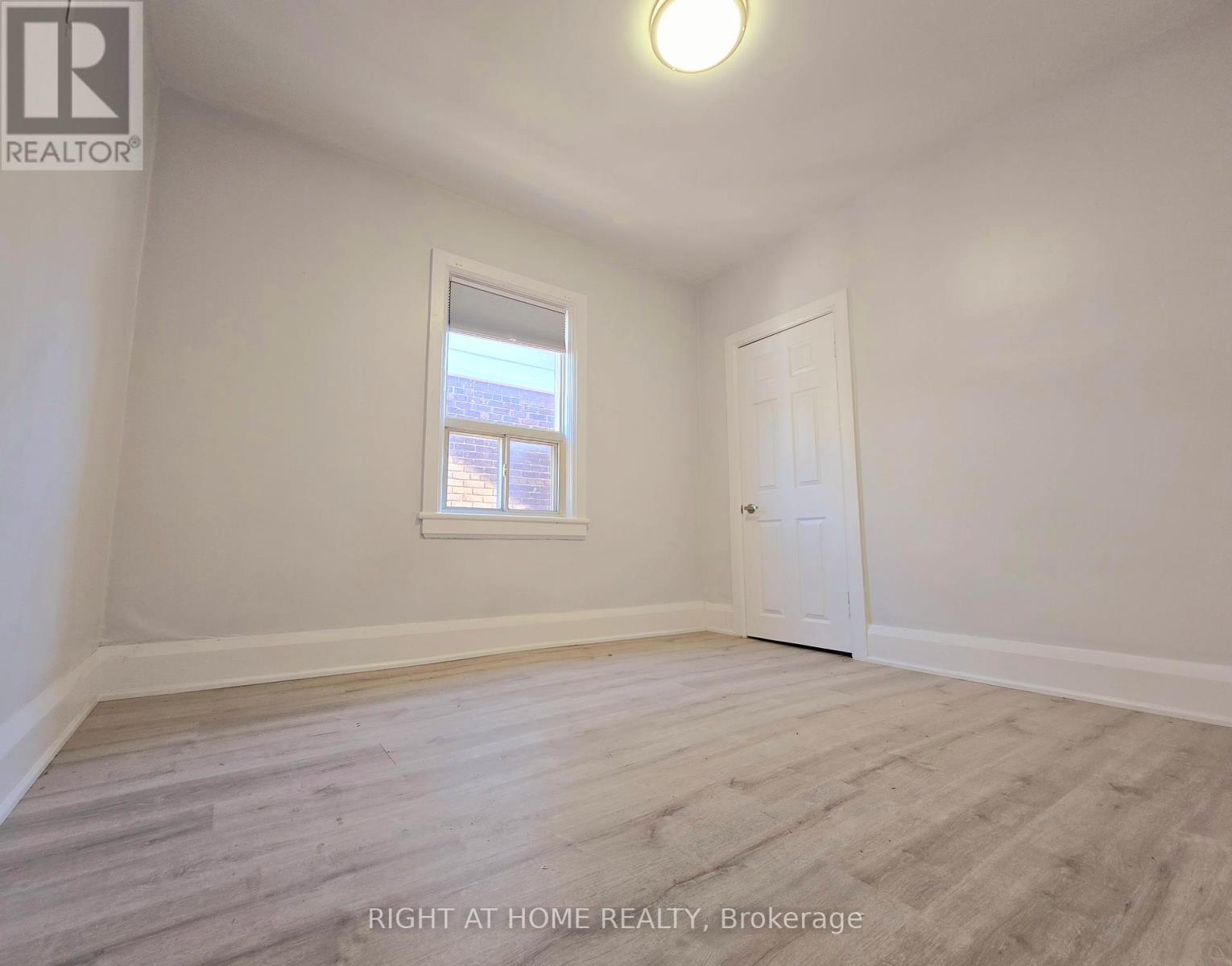 Upper - 685 Greenwood Avenue, Toronto, Ontario  M4J 4B6 - Photo 11 - E13170386