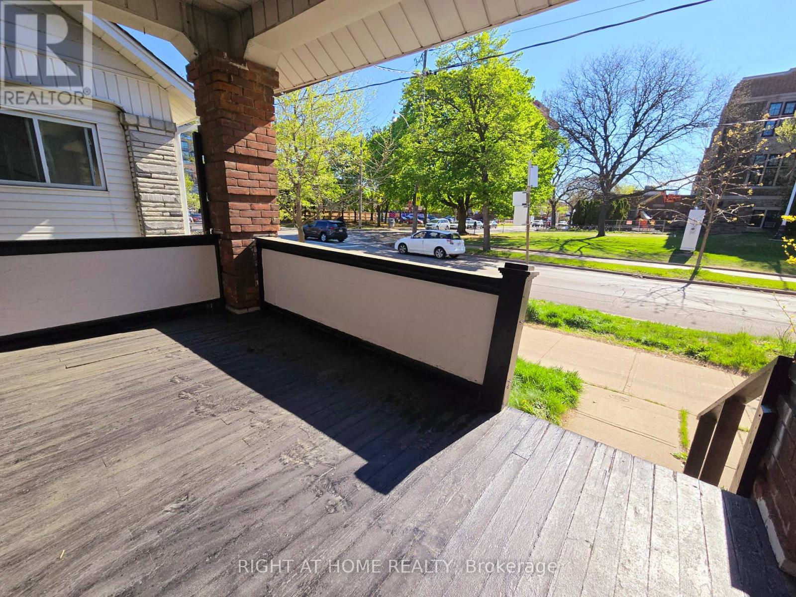 Upper - 685 Greenwood Avenue, Toronto, Ontario  M4J 4B6 - Photo 2 - E13170386