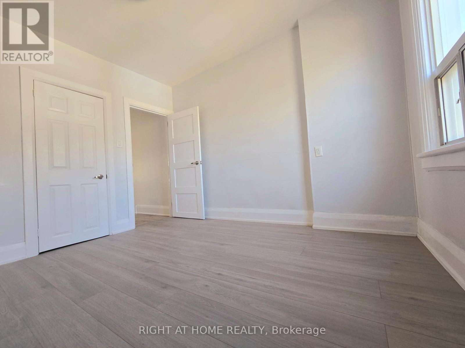 Upper - 685 Greenwood Avenue, Toronto, Ontario  M4J 4B6 - Photo 6 - E13170386