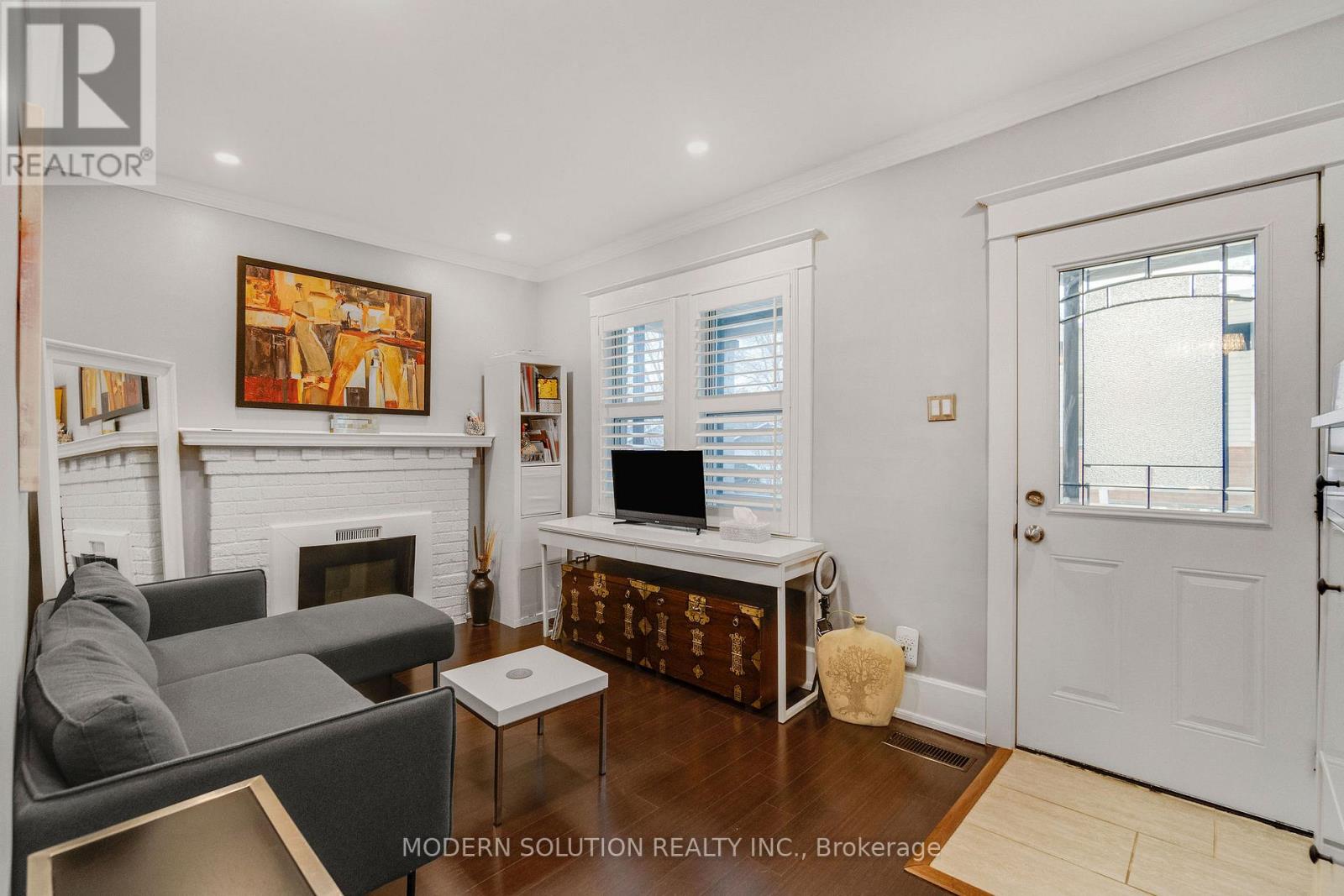 741 Milverton Boulevard, Toronto, Ontario  M4C 1Y3 - Photo 10 - E13170396