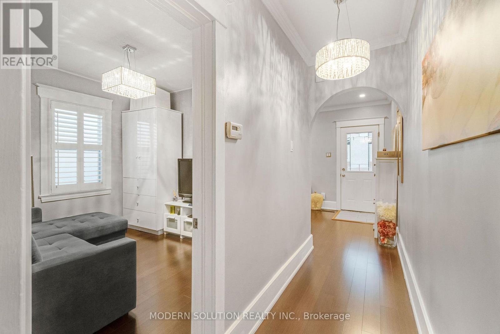 741 Milverton Boulevard, Toronto, Ontario  M4C 1Y3 - Photo 12 - E13170396