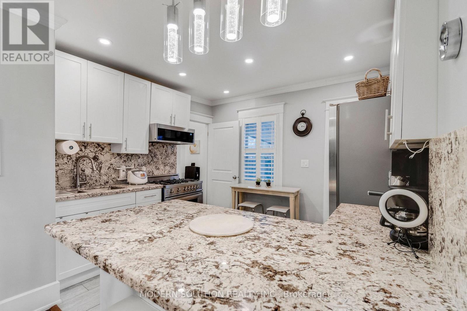 741 Milverton Boulevard, Toronto, Ontario  M4C 1Y3 - Photo 18 - E13170396