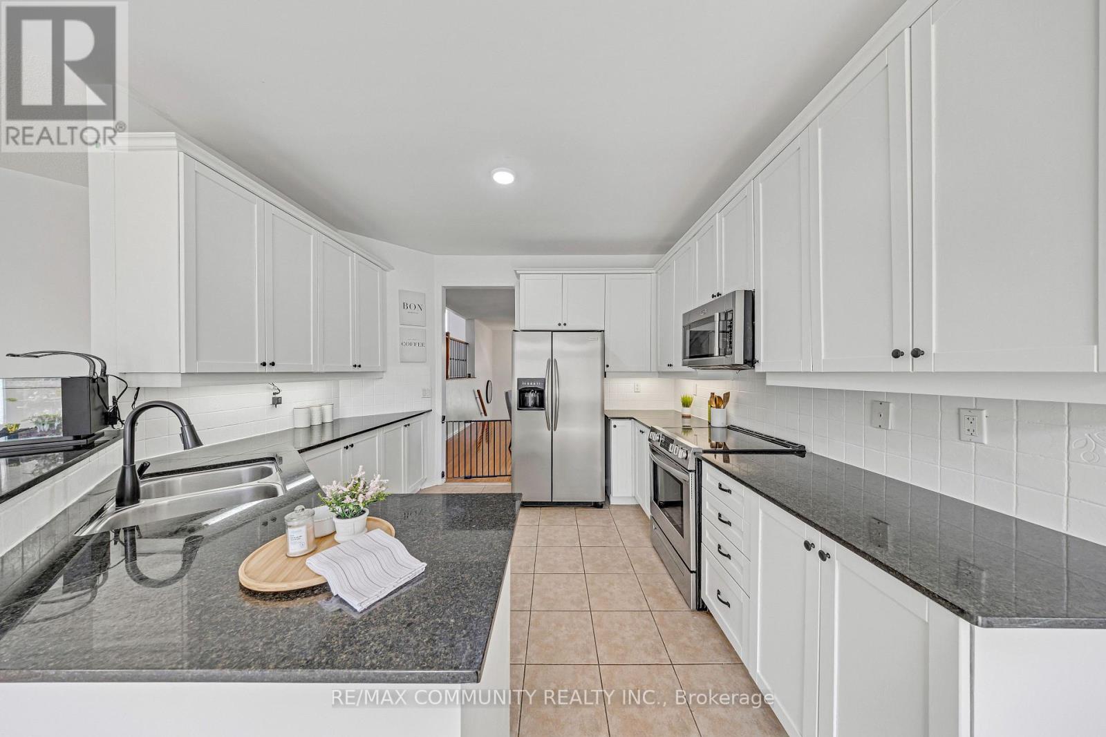 81 Bambridge Street, Ajax, Ontario  L1Z 1R2 - Photo 4 - E13170512
