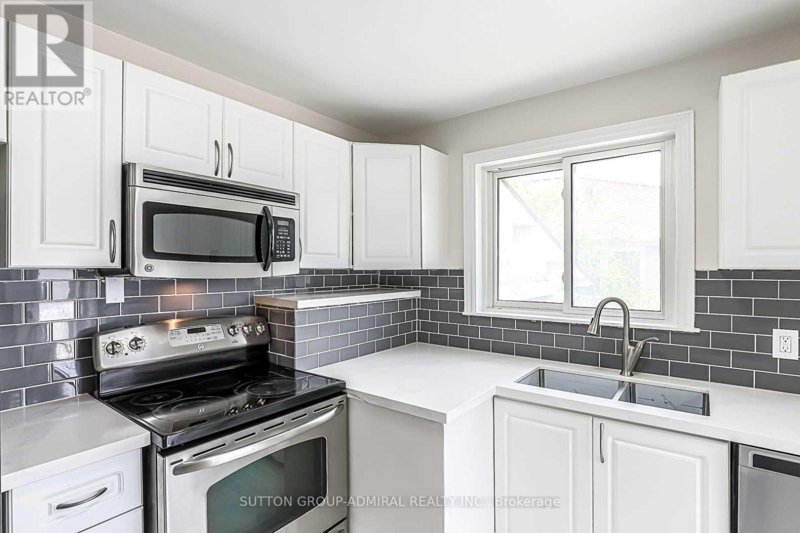 37 Newbury Drive, Newmarket, Ontario  L3Y 4P9 - Photo 10 - N13170426