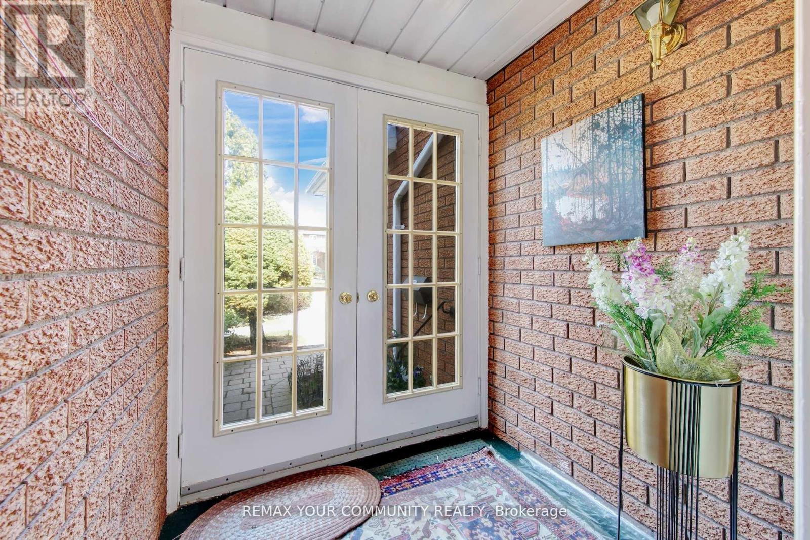 34 Leicester Road, Richmond Hill, Ontario  L4B 3V5 - Photo 2 - N13170510