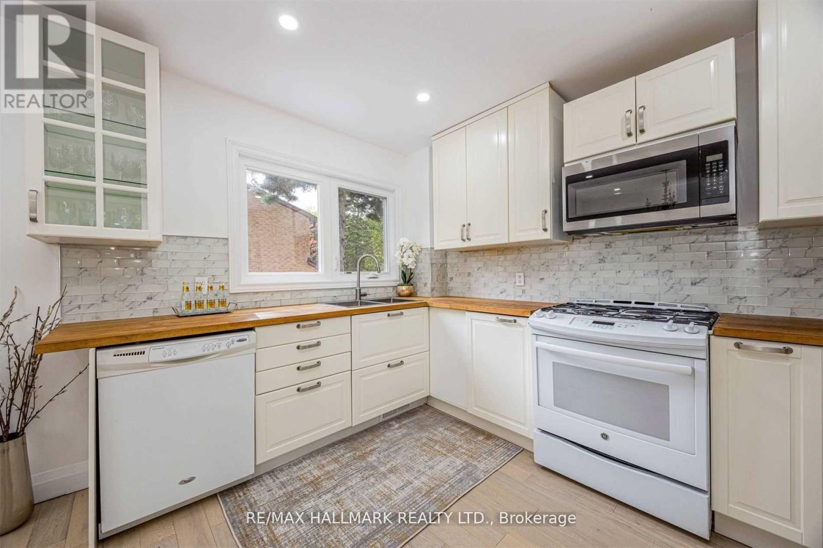 Main - 131 Cottonwood Court, Markham, Ontario  L3T 5W9 - Photo 7 - N13170534