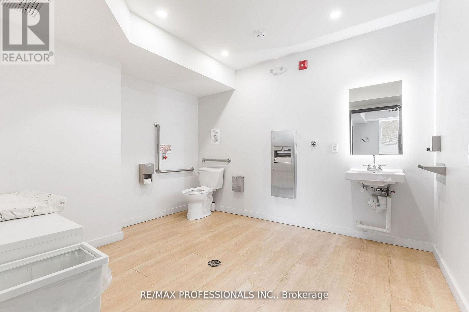 430 Browns Line, Toronto, Ontario  M8W 3T9 - Photo 11 - W12951554