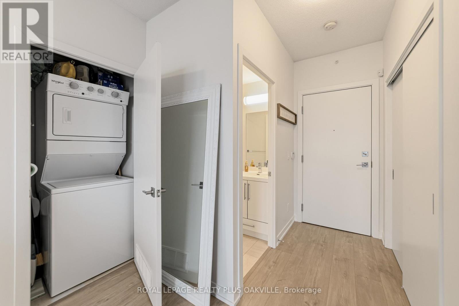 2207 - 2087 Fairview Street, Burlington, Ontario  L7R 0E5 - Photo 3 - W13170270