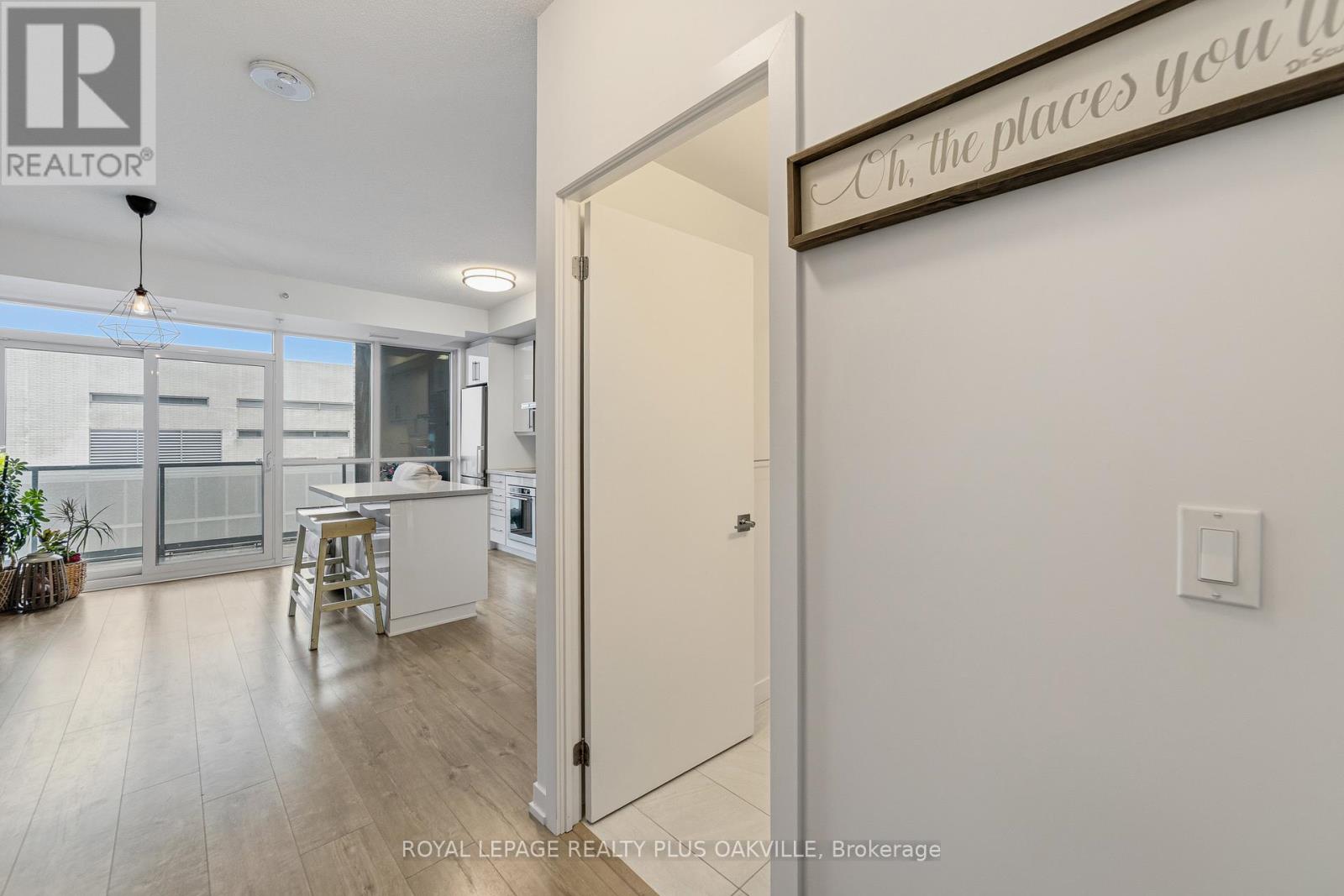 2207 - 2087 Fairview Street, Burlington, Ontario  L7R 0E5 - Photo 4 - W13170270