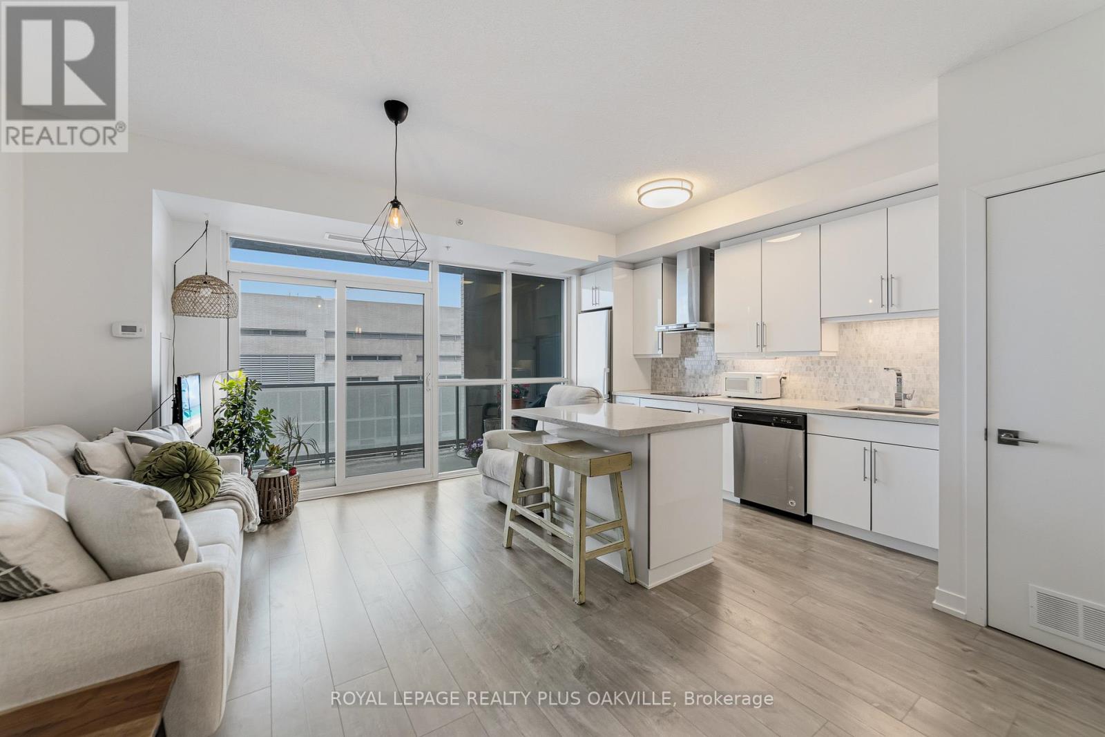 2207 - 2087 Fairview Street, Burlington, Ontario  L7R 0E5 - Photo 6 - W13170270