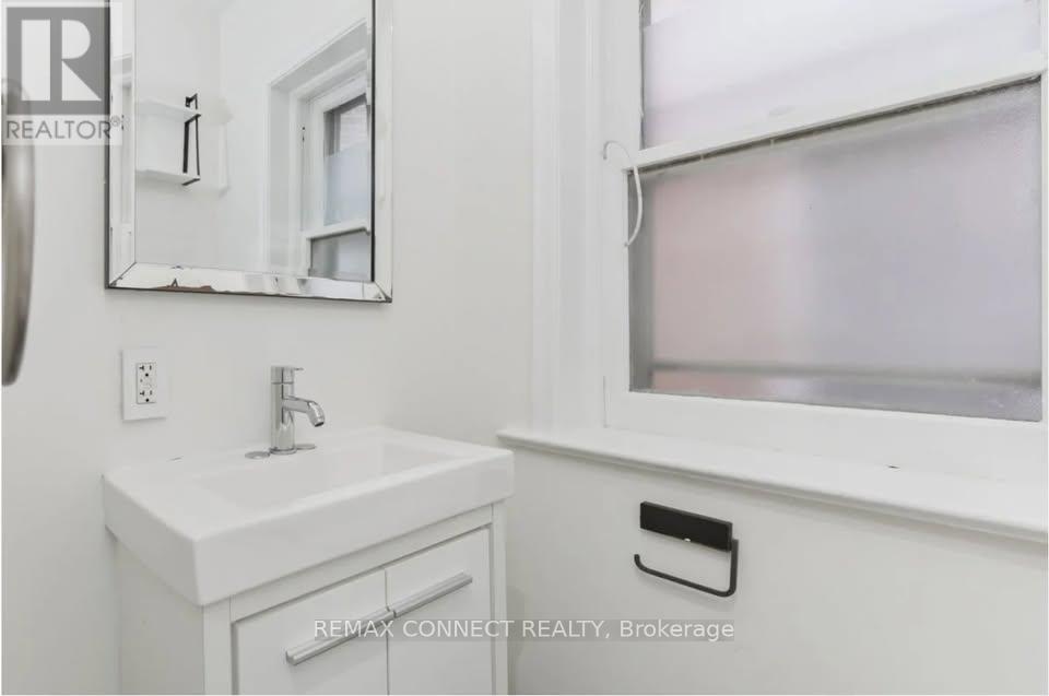 2nd Floor - 401 Roncesvalles Avenue, Toronto, Ontario  M6R 2N1 - Photo 14 - W13170434