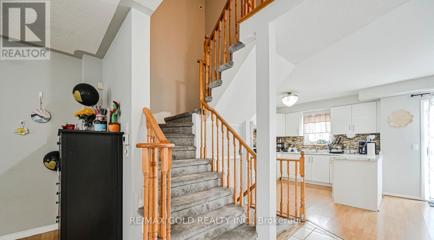 24 Seaside Circle, Brampton, Ontario  L6R 2G7 - Photo 9 - W13170520