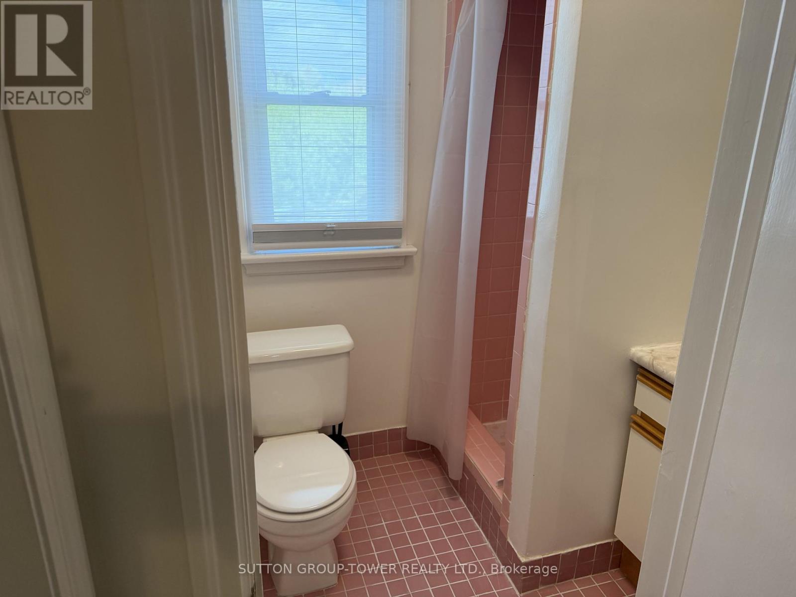 4 Steven Avenue, Toronto, Ontario  M6B 3L8 - Photo 17 - W13170554