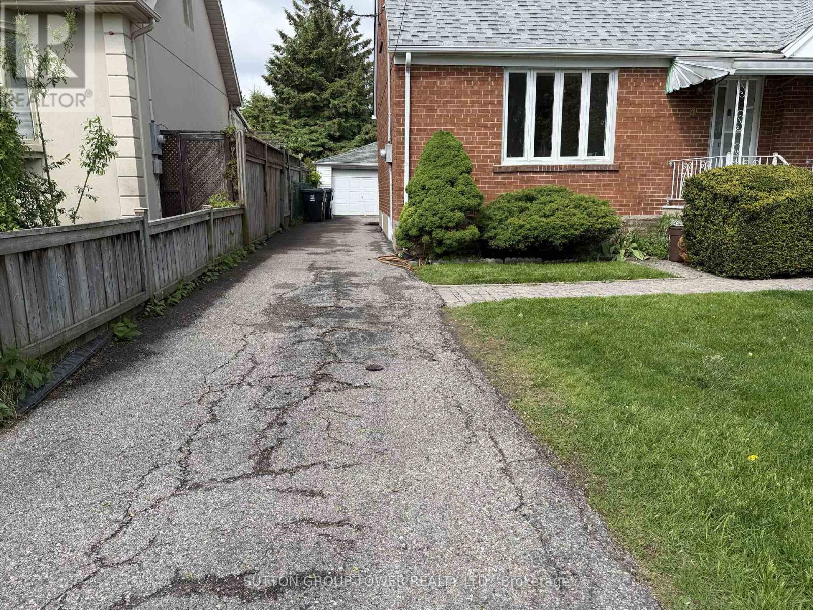 4 Steven Avenue, Toronto, Ontario  M6B 3L8 - Photo 2 - W13170554