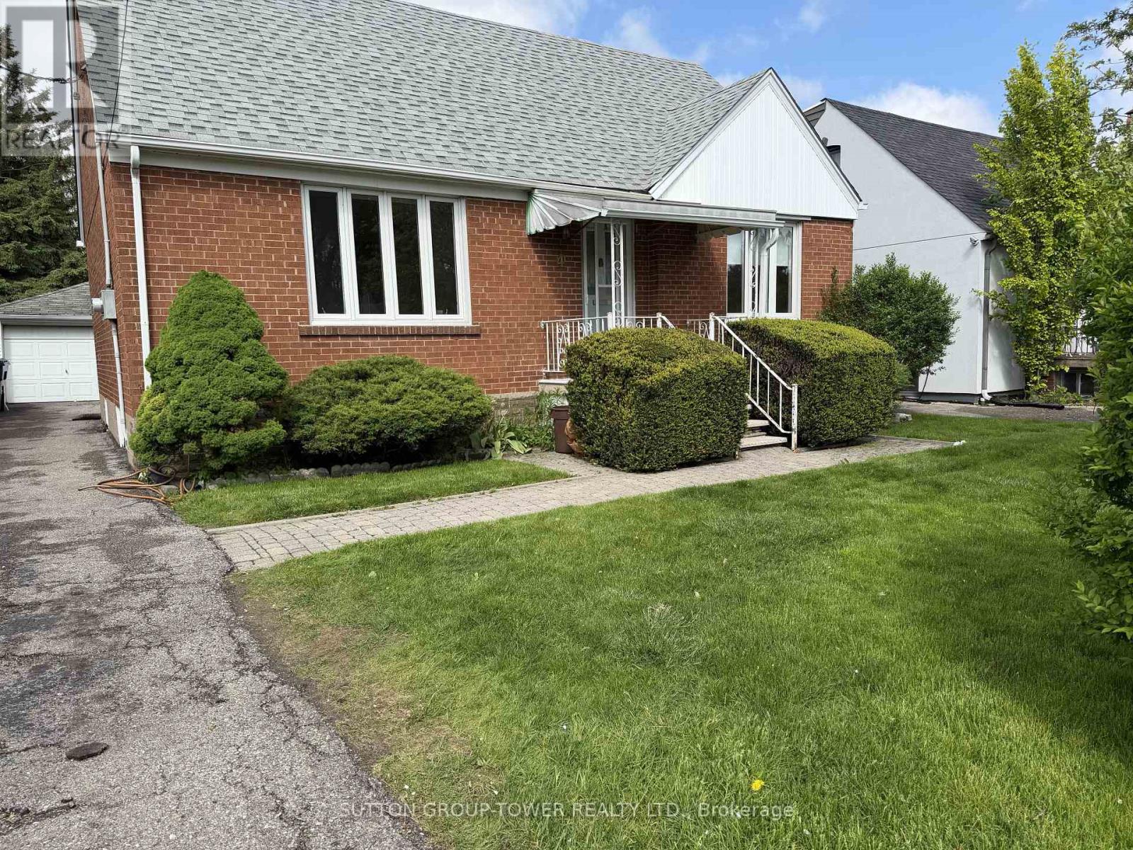 4 Steven Avenue, Toronto, Ontario  M6B 3L8 - Photo 3 - W13170554