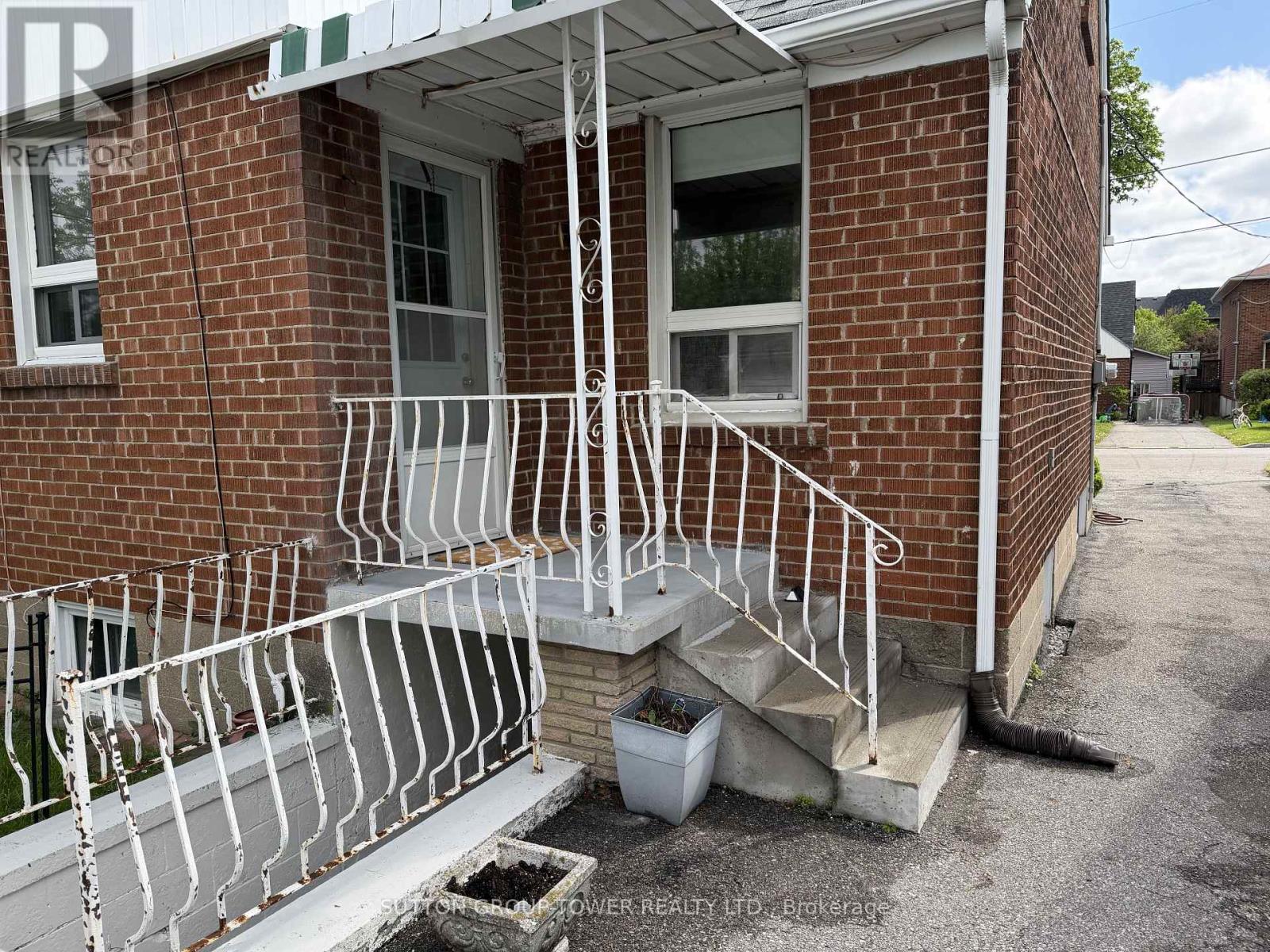 4 Steven Avenue, Toronto, Ontario  M6B 3L8 - Photo 4 - W13170554