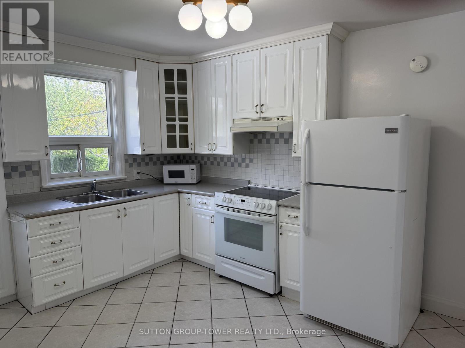 4 Steven Avenue, Toronto, Ontario  M6B 3L8 - Photo 7 - W13170554