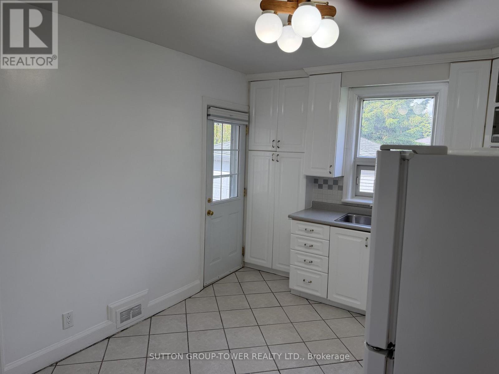4 Steven Avenue, Toronto, Ontario  M6B 3L8 - Photo 8 - W13170554