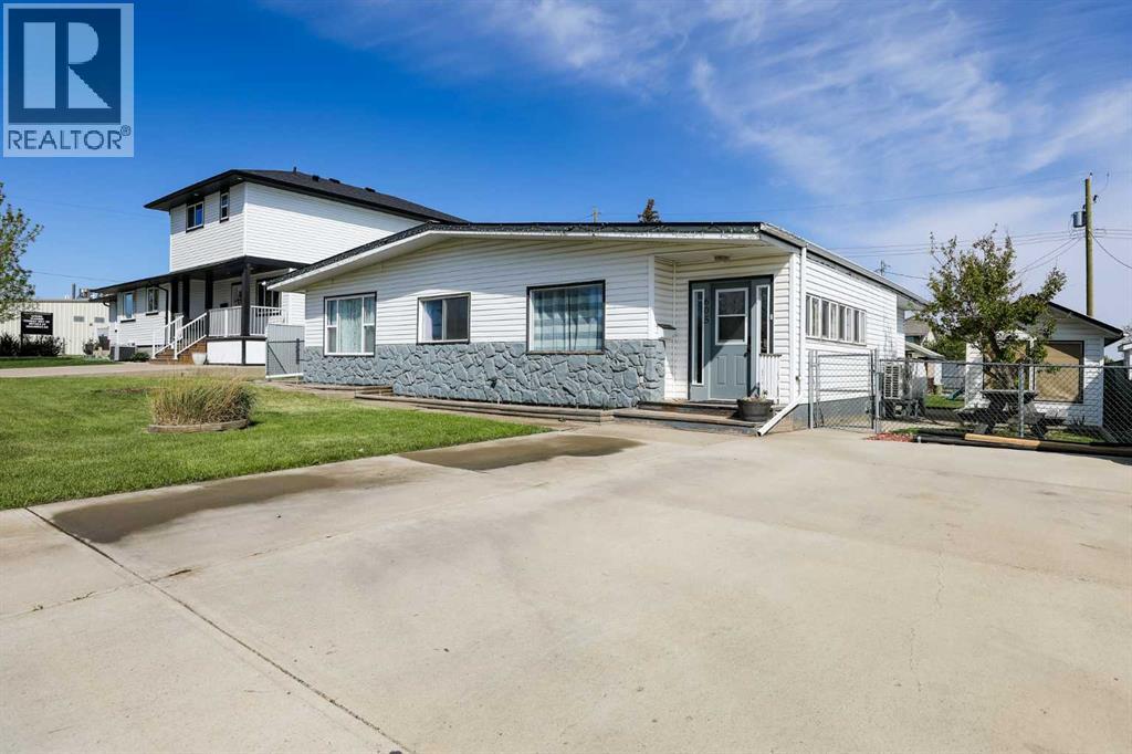 605 50 Avenue, Coalhurst, Alberta  T0L 0V0 - Photo 3 - A2313782