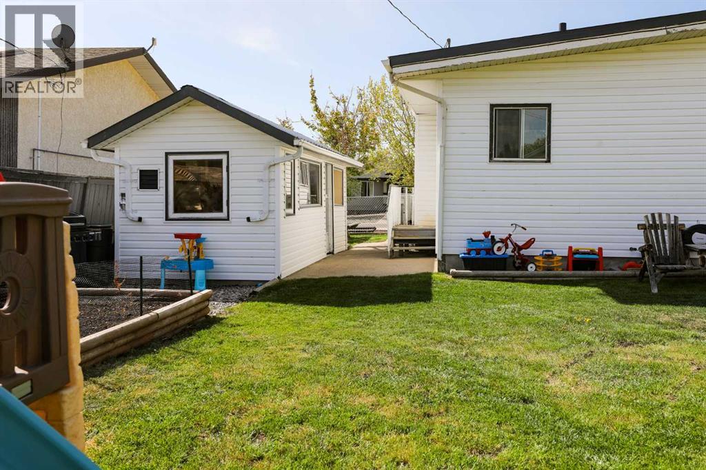 605 50 Avenue, Coalhurst, Alberta  T0L 0V0 - Photo 37 - A2313782