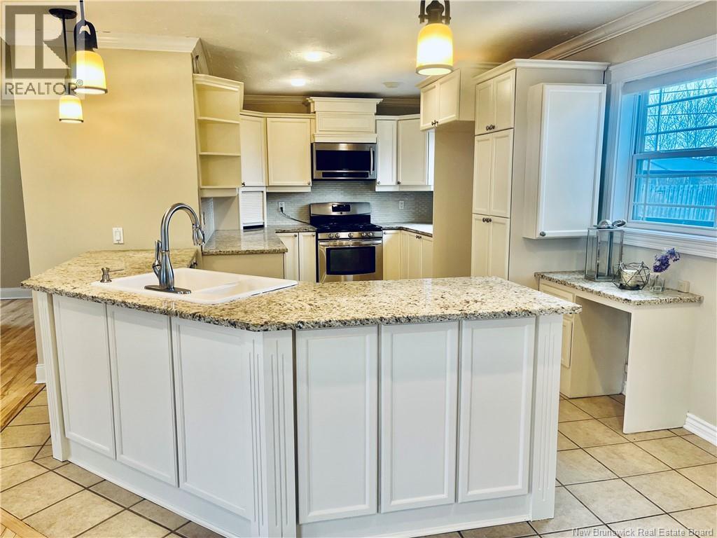 72 Bliss Carman Drive, Fredericton, New Brunswick  E3B 9P4 - Photo 2 - NB140181