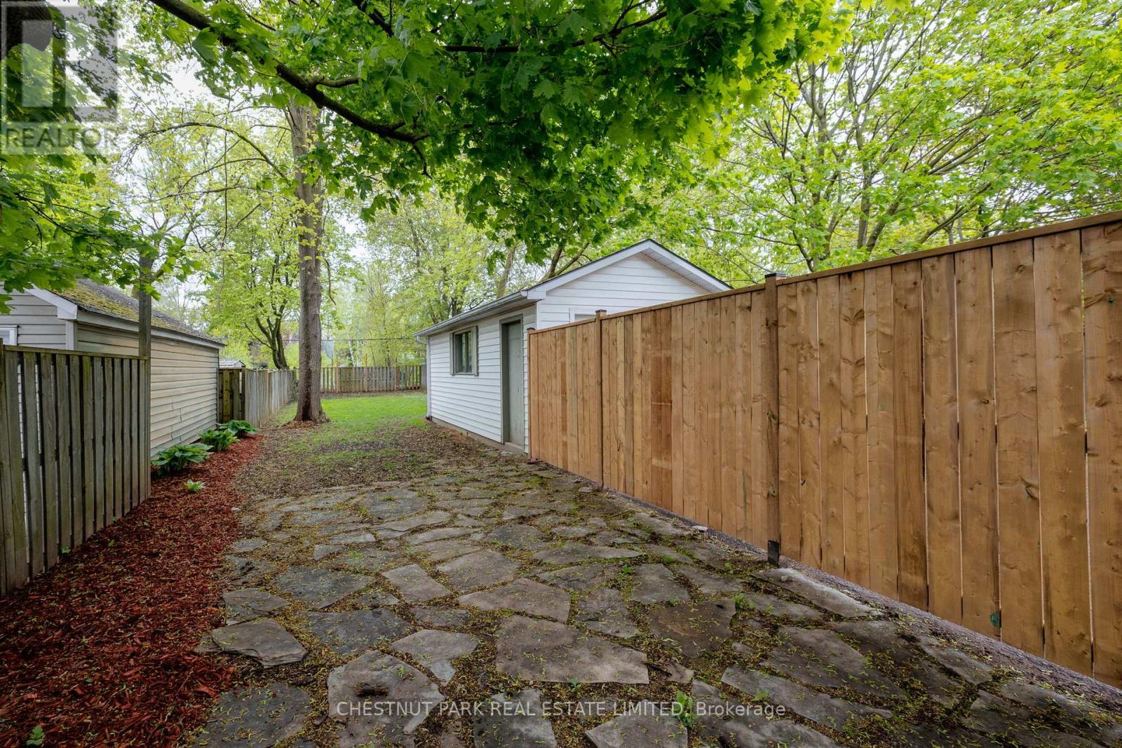 94 Briscoe Street E, London South, Ontario  N6C 1X2 - Photo 19 - X13170472