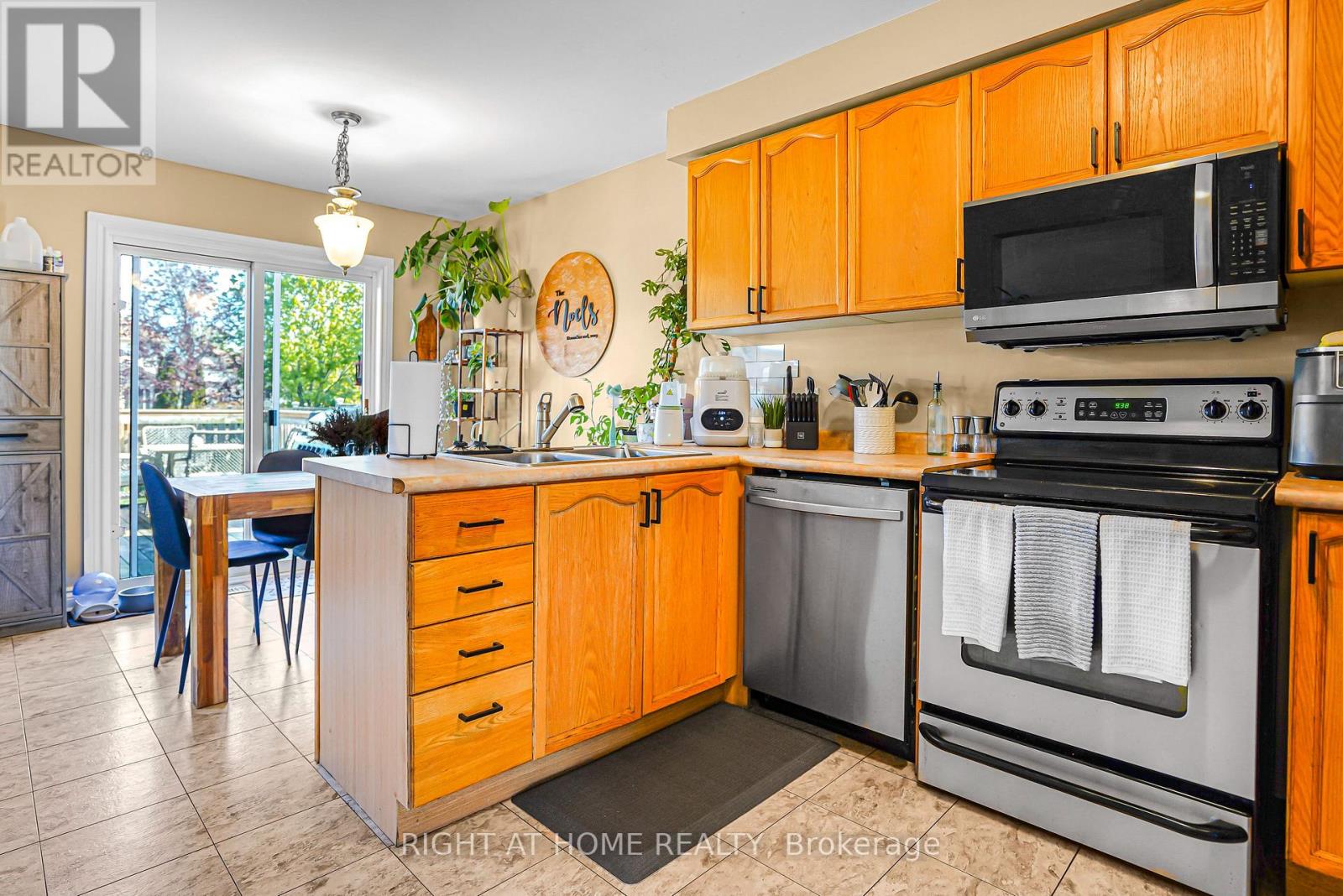 224 Hilltop Drive, North Dumfries, Ontario  N0B 1E0 - Photo 3 - X13170482