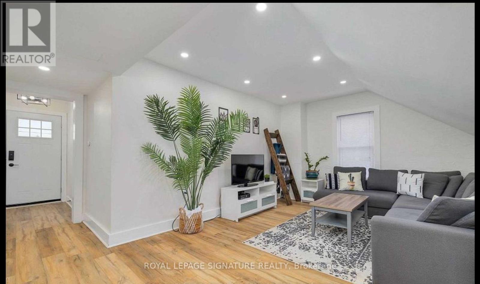 Upper - 659 Dolph St Street N, Cambridge, Ontario  N3H 2B5 - Photo 2 - X13170584