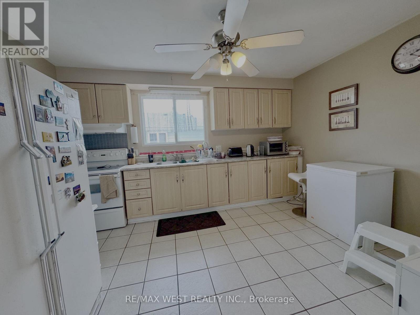 516 Harris Court, Whitby, Ontario  L1N 3C7 - Photo 3 - E13169868