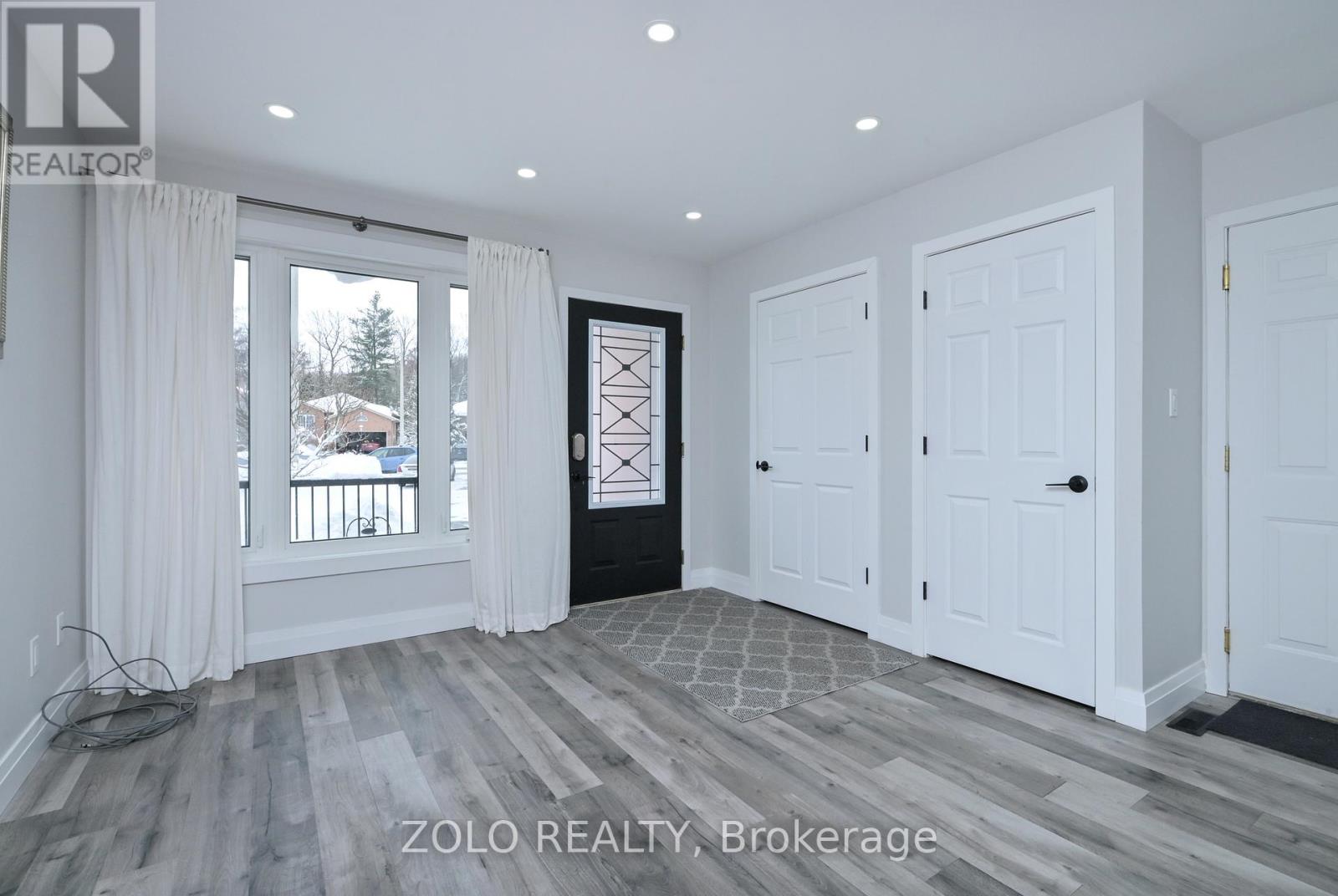 10 St. Bruno's Circle, Barrie, Ontario  L4N 0B9 - Photo 5 - S12889060