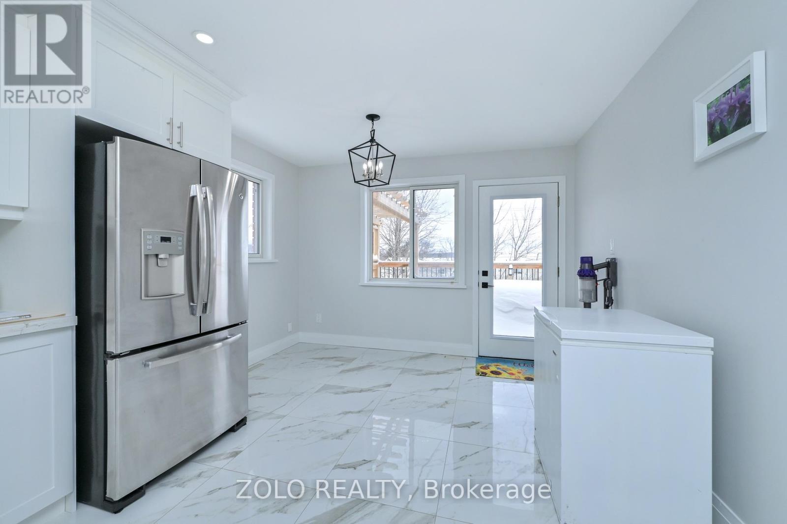 10 St. Bruno's Circle, Barrie, Ontario  L4N 0B9 - Photo 10 - S12889060