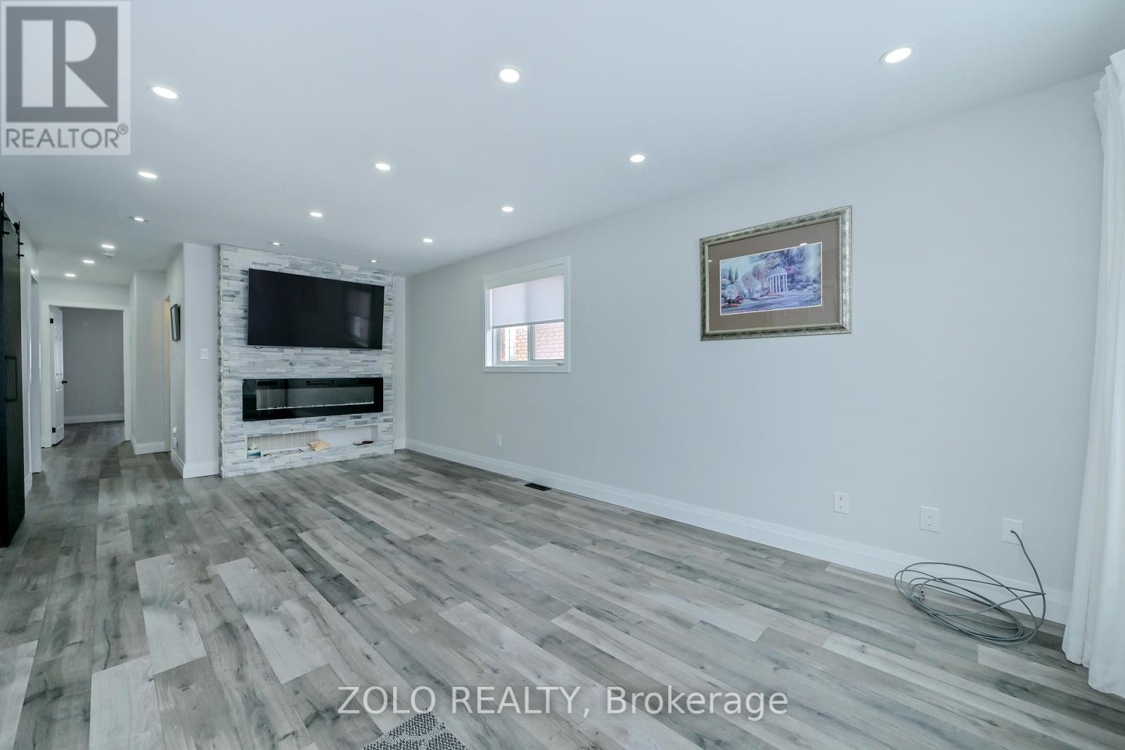 10 St. Bruno's Circle, Barrie, Ontario  L4N 0B9 - Photo 4 - S12889060