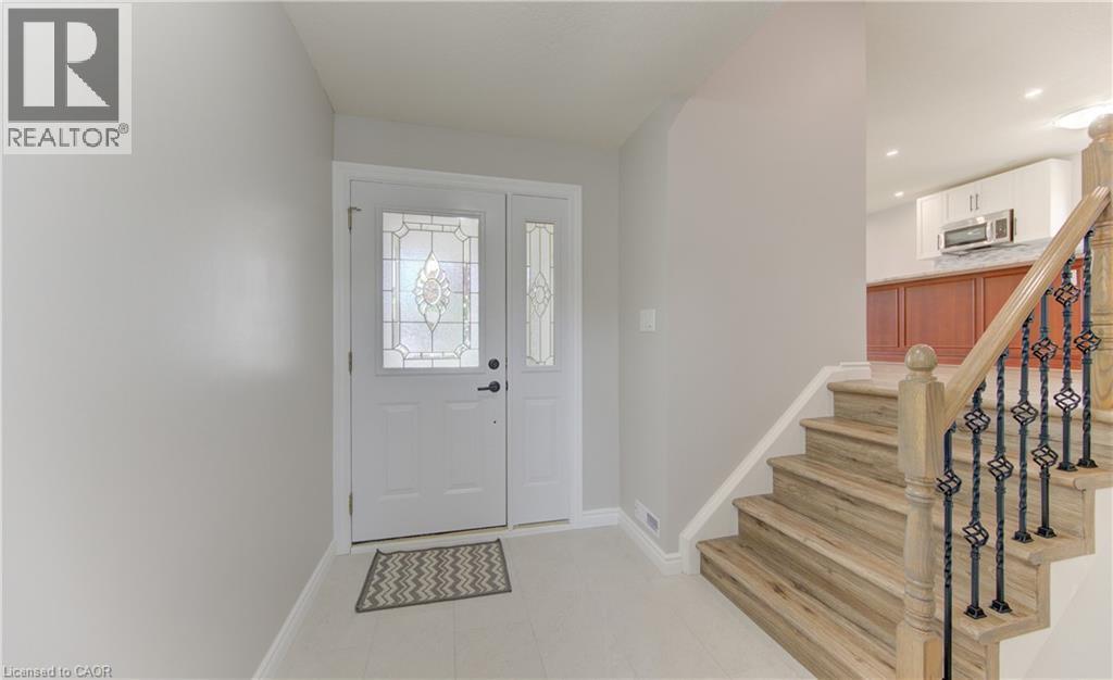 51 Coach Hill Drive, Kitchener, Ontario  N2E 1N7 - Photo 3 - 40833255