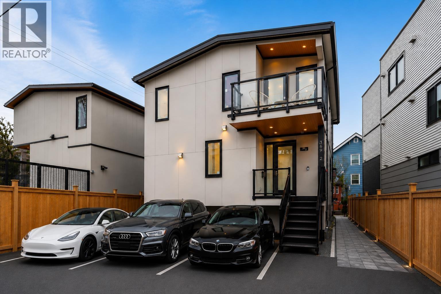 2 369 E 16th Avenue, Vancouver, British Columbia  V5T 2T7 - Photo 1 - R3119499