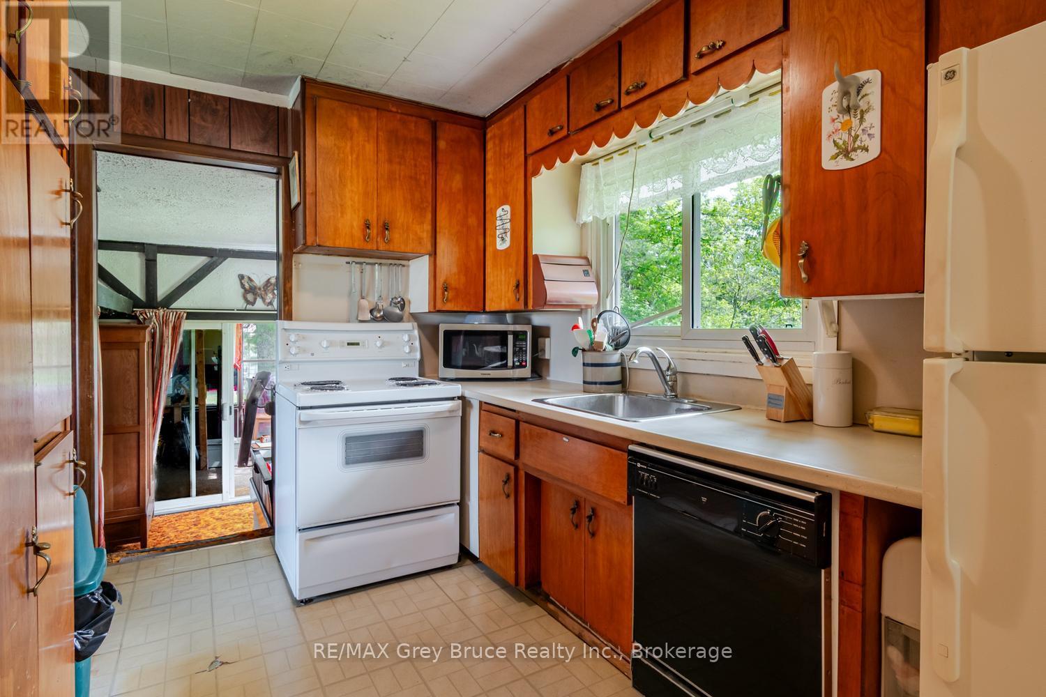 515 Princess Street, Georgian Bluffs, Ontario  N0H 2K0 - Photo 12 - X13170726