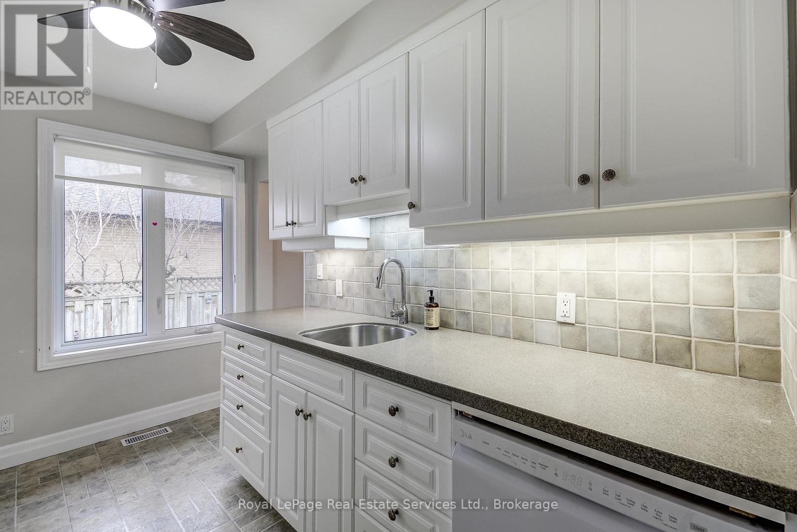 339 Weighton Drive, Oakville, Ontario  L6R 2R5 - Photo 16 - W12955414