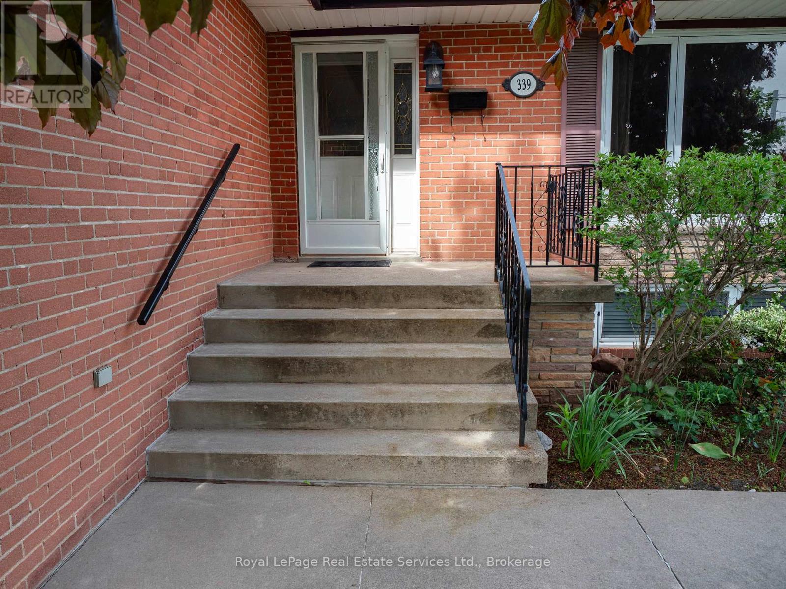 339 Weighton Drive, Oakville, Ontario  L6R 2R5 - Photo 6 - W12955414