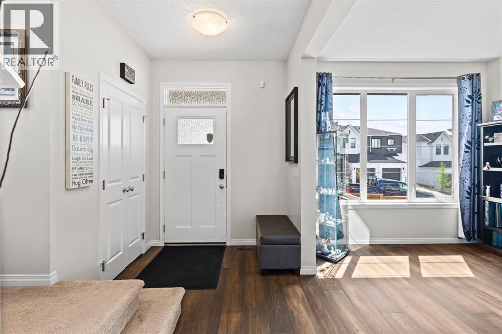 27 Heritage Rise, Cochrane, Alberta  T4C 2R4 - Photo 3 - A2307486