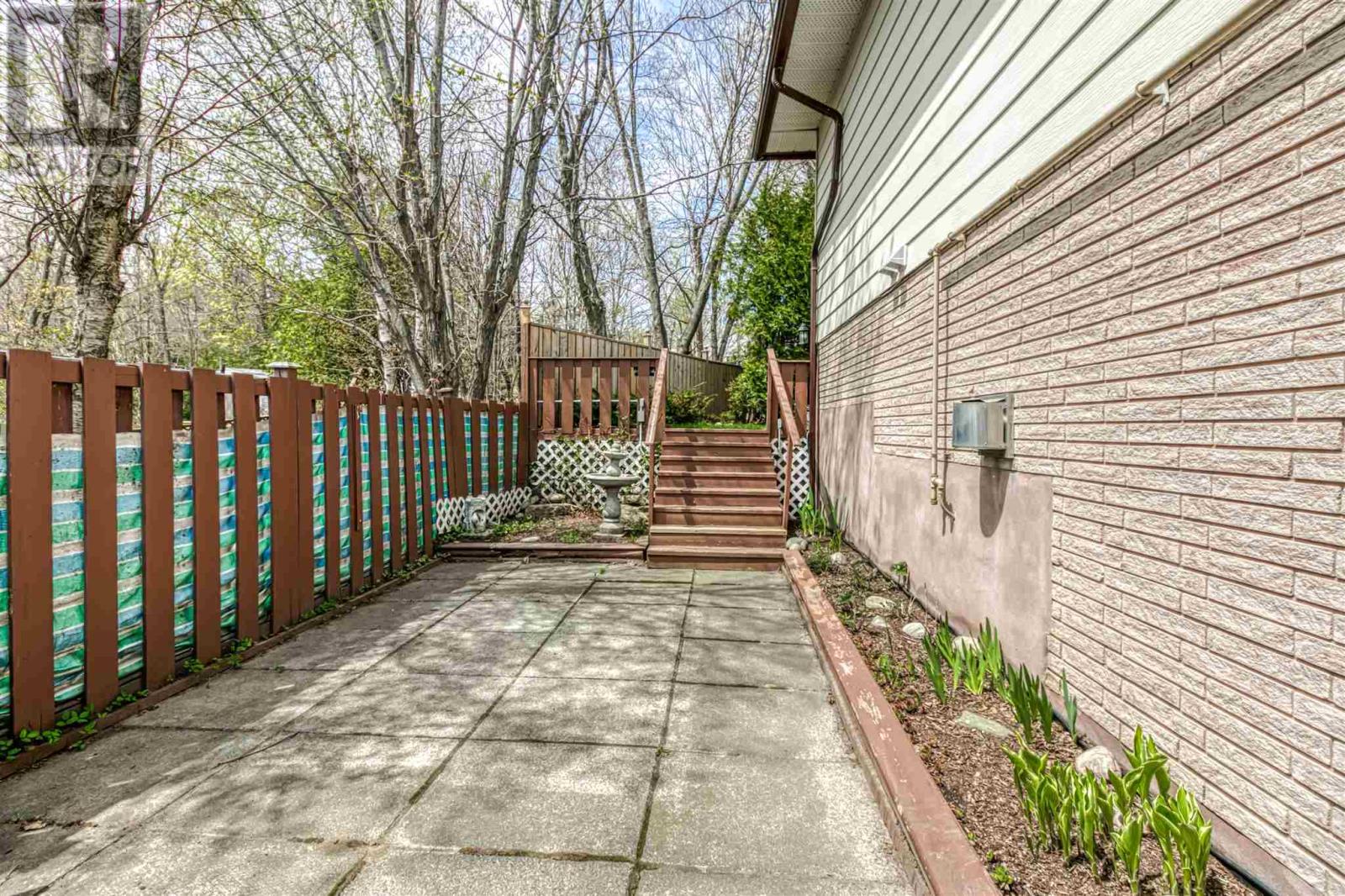 216a Ottawa Ave, Elliot Lake, Ontario  P5A 2N4 - Photo 3 - SM261145